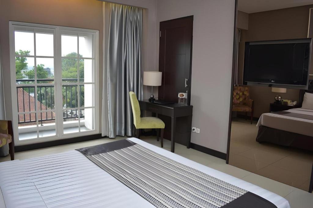 The Mirah Hotel בוגור מראה חיצוני תמונה