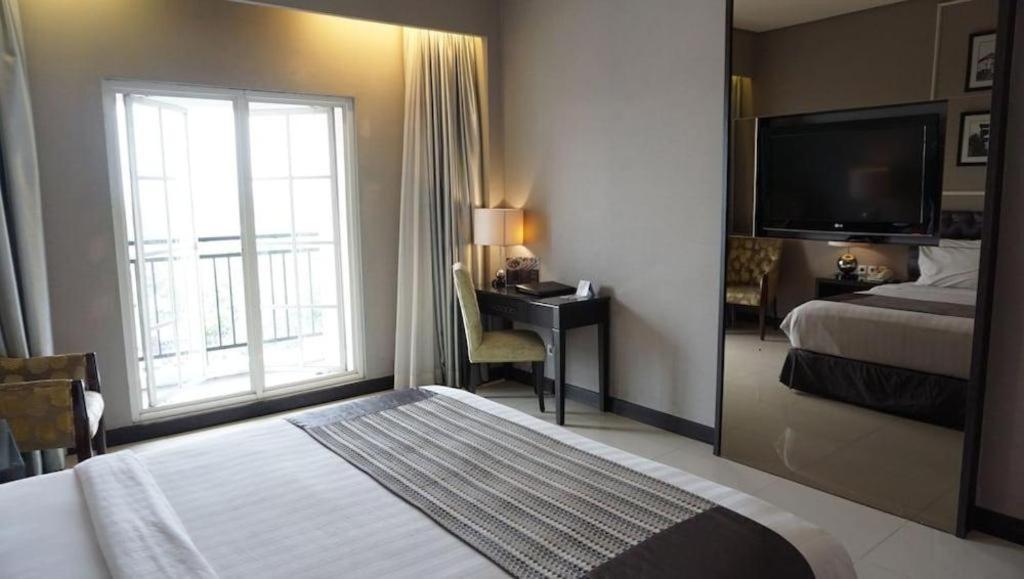 The Mirah Hotel בוגור מראה חיצוני תמונה