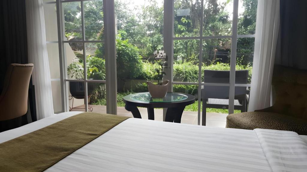 The Mirah Hotel בוגור מראה חיצוני תמונה