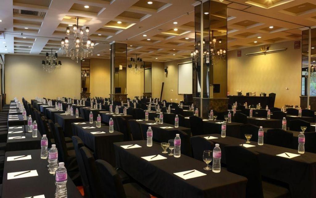 The Mirah Hotel בוגור מראה חיצוני תמונה