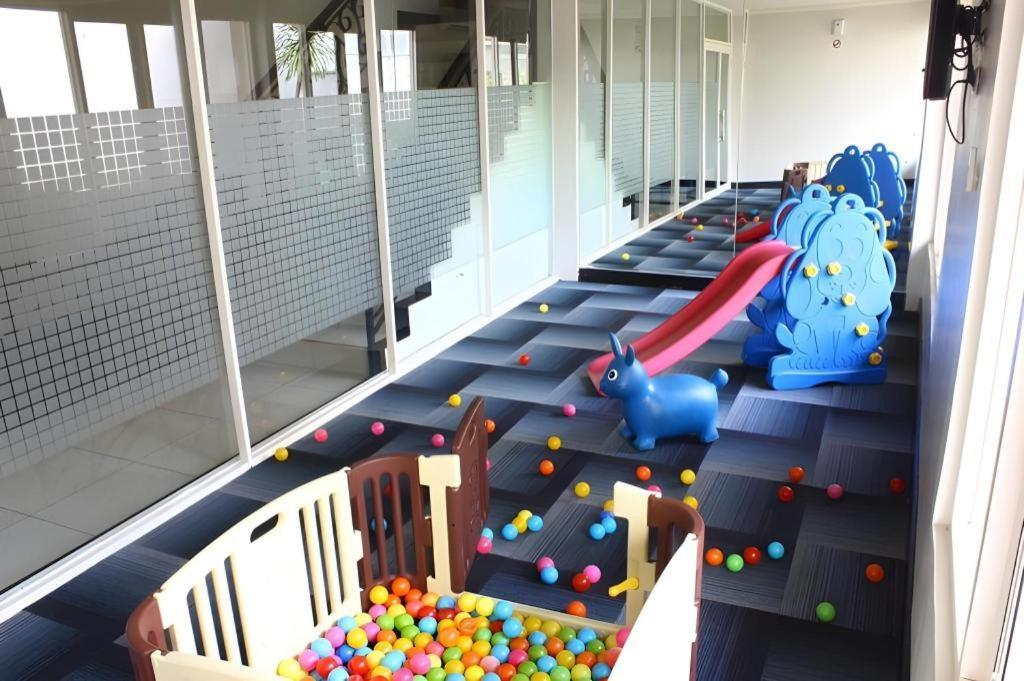 The Mirah Hotel בוגור מראה חיצוני תמונה