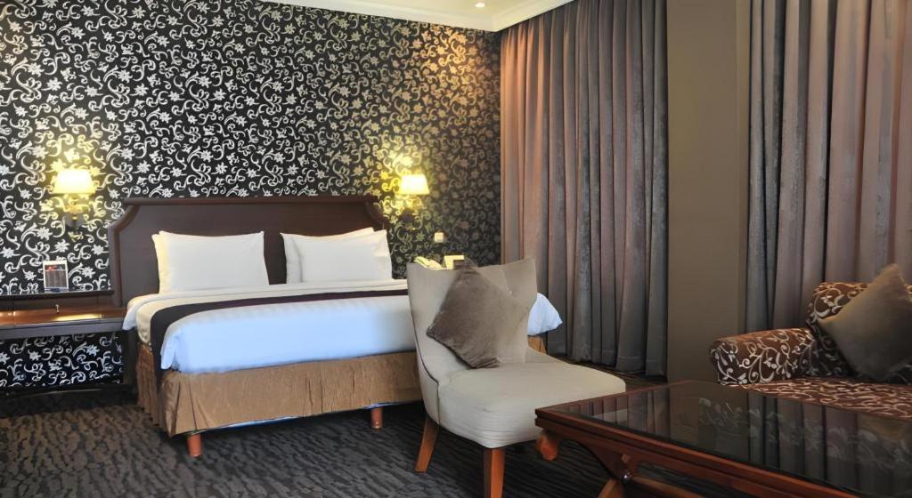 The Mirah Hotel בוגור מראה חיצוני תמונה