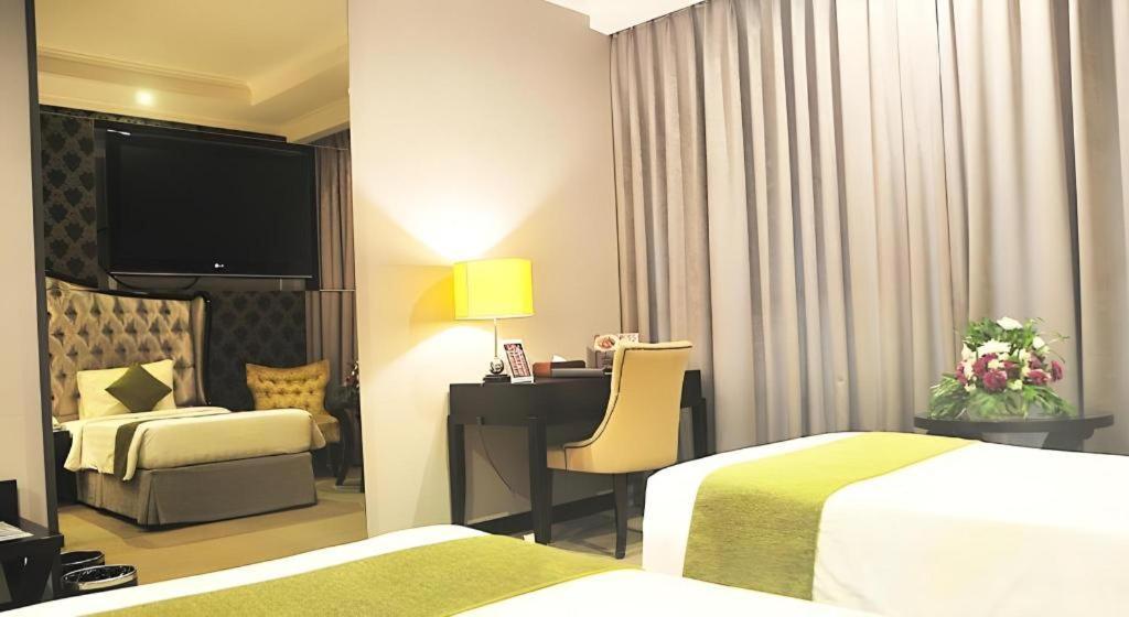 The Mirah Hotel בוגור מראה חיצוני תמונה