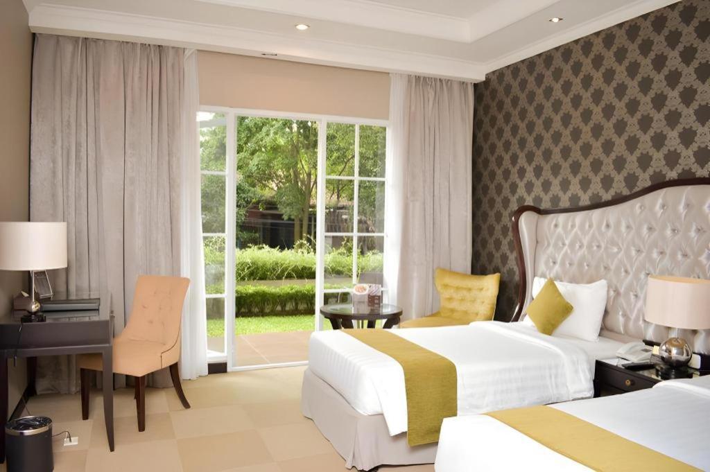 The Mirah Hotel בוגור מראה חיצוני תמונה