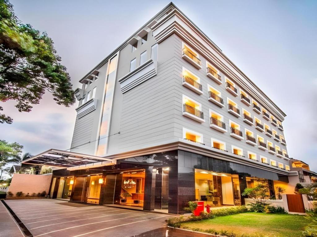 The Mirah Hotel בוגור מראה חיצוני תמונה